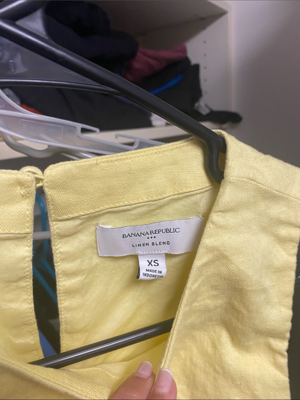 Banana Republic Pale Yellow Linen Blend Sleeveless Top - Picture 2 of 3